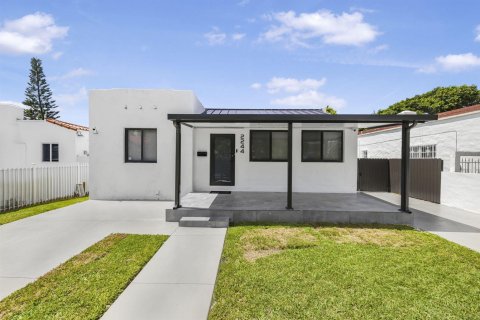 House in Miami, Florida 3 bedrooms, 158.96 sq.m. № 2088330 - photo 5