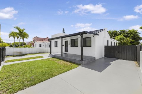 House in Miami, Florida 3 bedrooms, 158.96 sq.m. № 2088330 - photo 6