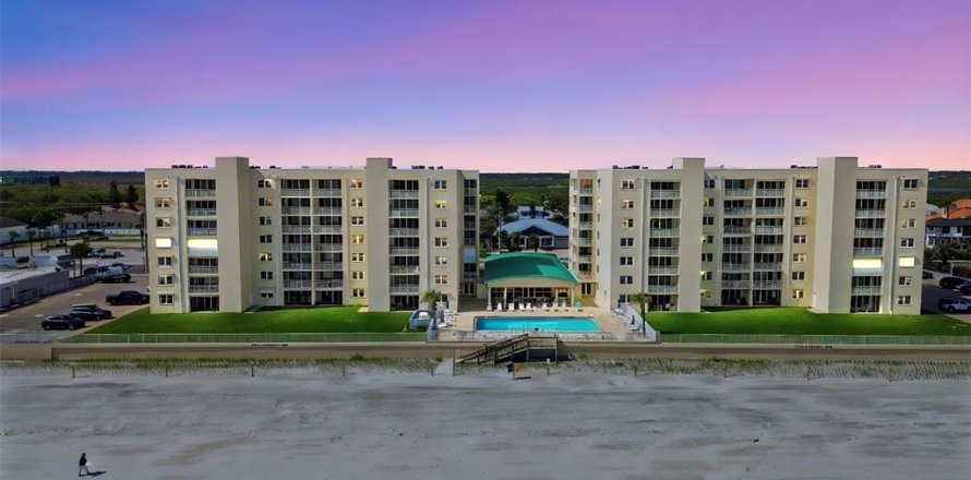 Кондоминиум с 8 комнатами в Порт-Оранж, Флорида № 2098120