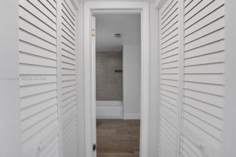 Купить кондоминиум в Майами, Флорида 2 спальни, 78.97м2, № 2006818 - фото 12