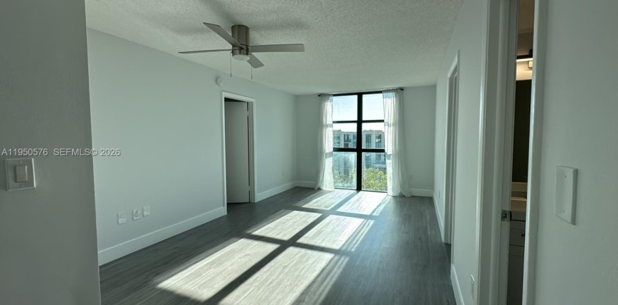 Condo in Miami, Florida, 2 bedrooms  № 2006818