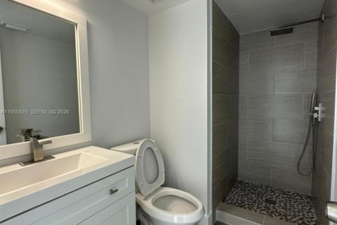 Condo in Miami, Florida, 2 bedrooms  № 2006818 - photo 7