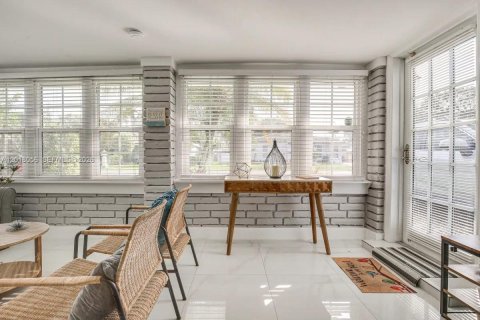 House in Fort Lauderdale, Florida 2 bedrooms, 64.57 sq.m. № 2253657 - photo 3