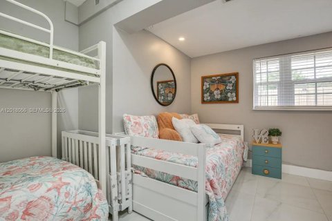 House in Fort Lauderdale, Florida 2 bedrooms, 64.57 sq.m. № 2253657 - photo 12