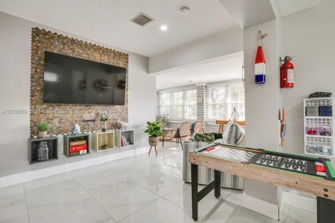 House in Fort Lauderdale, Florida 2 bedrooms, 64.57 sq.m. № 2253657 - photo 6