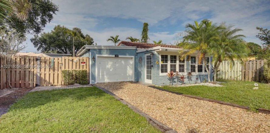House in Fort Lauderdale, Florida 2 bedrooms, 64.57 sq.m. № 2253657