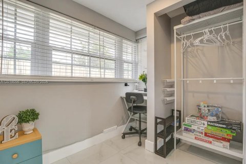 House in Fort Lauderdale, Florida 2 bedrooms, 64.57 sq.m. № 2253657 - photo 14
