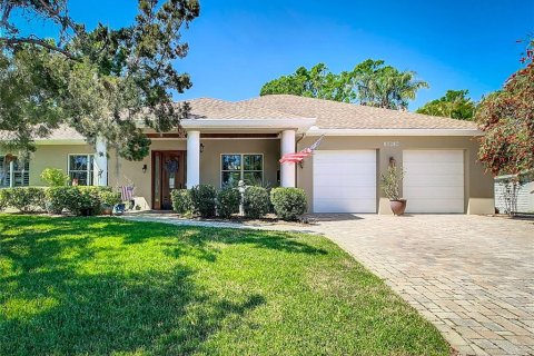 House in Tampa, Florida 3 bedrooms, 217.67 sq.m. № 1615090 - photo 2