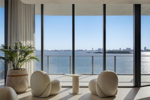 Снять в аренду кондоминиум в Майами, Флорида 2 спальни, 141.49м2, № 1957128 - фото 29