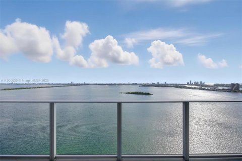 Снять в аренду кондоминиум в Майами, Флорида 2 спальни, 141.49м2, № 1957128 - фото 1