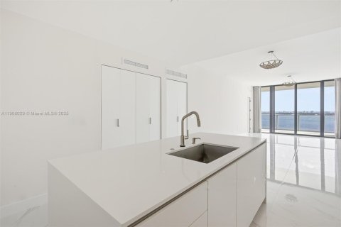 Снять в аренду кондоминиум в Майами, Флорида 2 спальни, 141.49м2, № 1957128 - фото 9