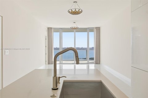 Снять в аренду кондоминиум в Майами, Флорида 2 спальни, 141.49м2, № 1957128 - фото 6