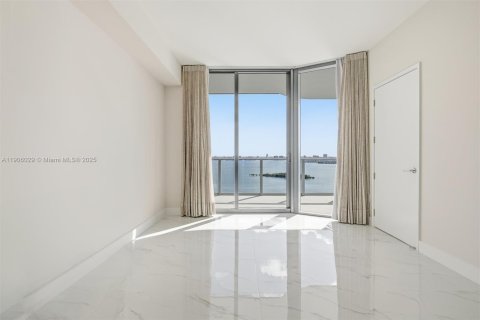 Снять в аренду кондоминиум в Майами, Флорида 2 спальни, 141.49м2, № 1957128 - фото 13