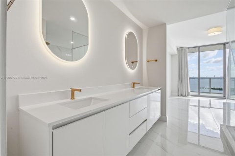 Снять в аренду кондоминиум в Майами, Флорида 2 спальни, 141.49м2, № 1957128 - фото 15