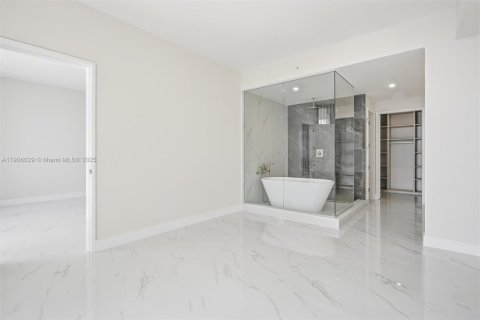 Снять в аренду кондоминиум в Майами, Флорида 2 спальни, 141.49м2, № 1957128 - фото 12