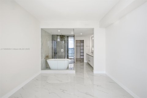 Снять в аренду кондоминиум в Майами, Флорида 2 спальни, 141.49м2, № 1957128 - фото 14