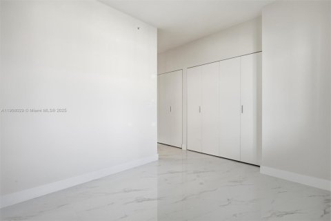 Снять в аренду кондоминиум в Майами, Флорида 2 спальни, 141.49м2, № 1957128 - фото 18