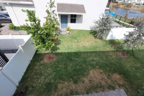 Townhouse in Homestead, Florida 3 bedrooms, 151.24 sq.m. № 1710046 - photo 24