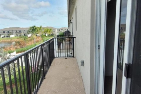 Townhouse in Homestead, Florida 3 bedrooms, 151.24 sq.m. № 1710046 - photo 22