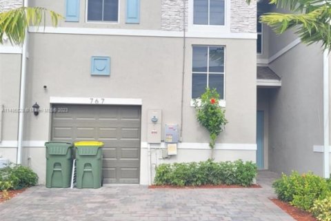 Townhouse in Homestead, Florida 3 bedrooms, 151.24 sq.m. № 1710046 - photo 2