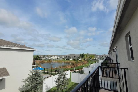 Townhouse in Homestead, Florida 3 bedrooms, 151.24 sq.m. № 1710046 - photo 23