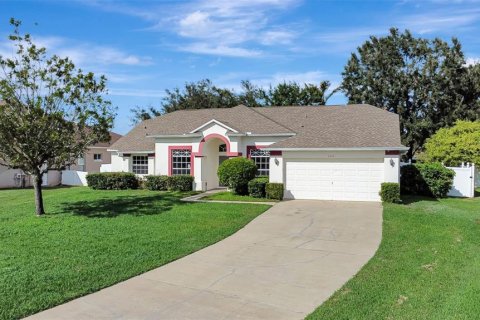 House in Winter Garden, Florida 4 bedrooms, 228.08 sq.m. № 1680429 - photo 1