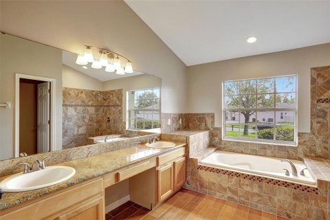 House in Winter Garden, Florida 4 bedrooms, 228.08 sq.m. № 1680429 - photo 4