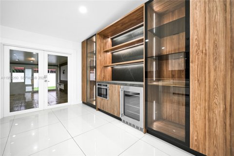 Villa ou maison à vendre à Miami, Floride: 4 chambres, 158.68 m2 № 2008852 - photo 18