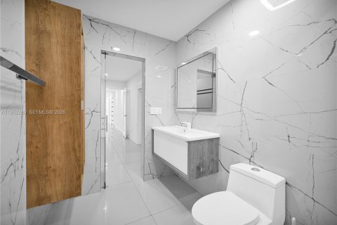 Villa ou maison à vendre à Miami, Floride: 4 chambres, 158.68 m2 № 2008852 - photo 27