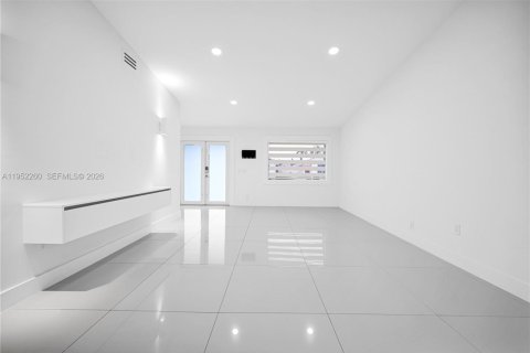 Villa ou maison à vendre à Miami, Floride: 4 chambres, 158.68 m2 № 2008852 - photo 5