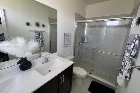 Touwnhouse à vendre à Miami, Floride: 3 chambres, 116.69 m2 № 2059789 - photo 8
