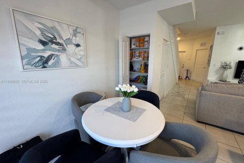 Touwnhouse à vendre à Miami, Floride: 3 chambres, 116.69 m2 № 2059789 - photo 5