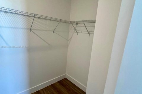 Touwnhouse à louer à Homestead, Floride: 4 chambres, 163.51 m2 № 1985633 - photo 11