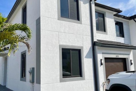 Touwnhouse à louer à Homestead, Floride: 4 chambres, 163.51 m2 № 1985633 - photo 2