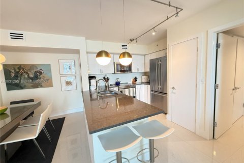 Condo in Miami, Florida, 2 bedrooms  № 1989830 - photo 10