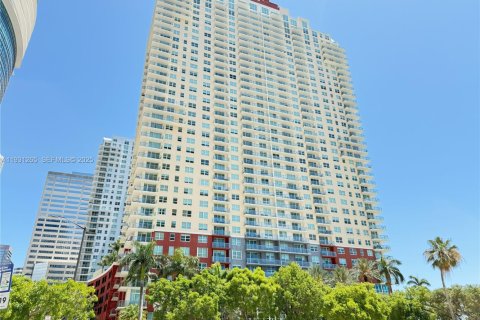 Condo in Miami, Florida, 2 bedrooms  № 1989830 - photo 2