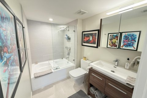 Condo in Miami, Florida, 2 bedrooms  № 1989830 - photo 26