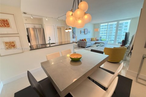 Condo in Miami, Florida, 2 bedrooms  № 1989830 - photo 14