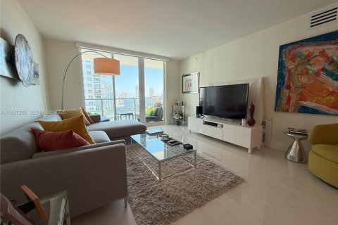 Condo in Miami, Florida, 2 bedrooms  № 1989830 - photo 12