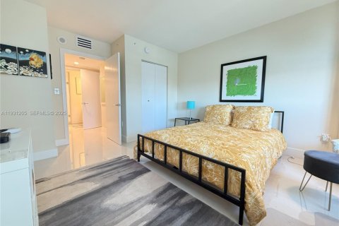 Condo in Miami, Florida, 2 bedrooms  № 1989830 - photo 18