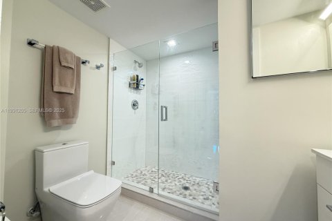 Condo in Miami, Florida, 2 bedrooms  № 1989830 - photo 22
