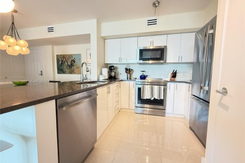 Condo in Miami, Florida, 2 bedrooms  № 1989830 - photo 7