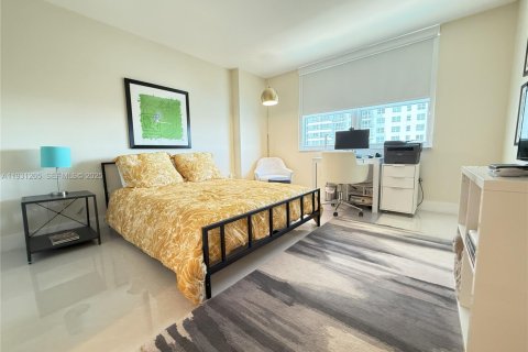 Condo in Miami, Florida, 2 bedrooms  № 1989830 - photo 21