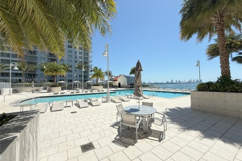 Condo in Miami, Florida, 2 bedrooms  № 1989830 - photo 29
