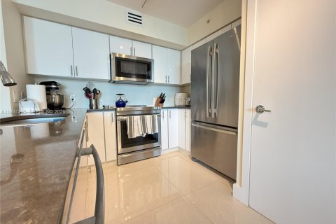 Condo in Miami, Florida, 2 bedrooms  № 1989830 - photo 8