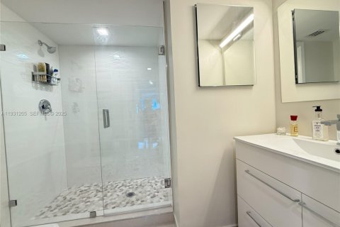 Condo in Miami, Florida, 2 bedrooms  № 1989830 - photo 23