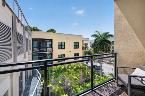 Condo in Saint Petersburg, Florida, 1 bedroom № 2196615 - photo 24