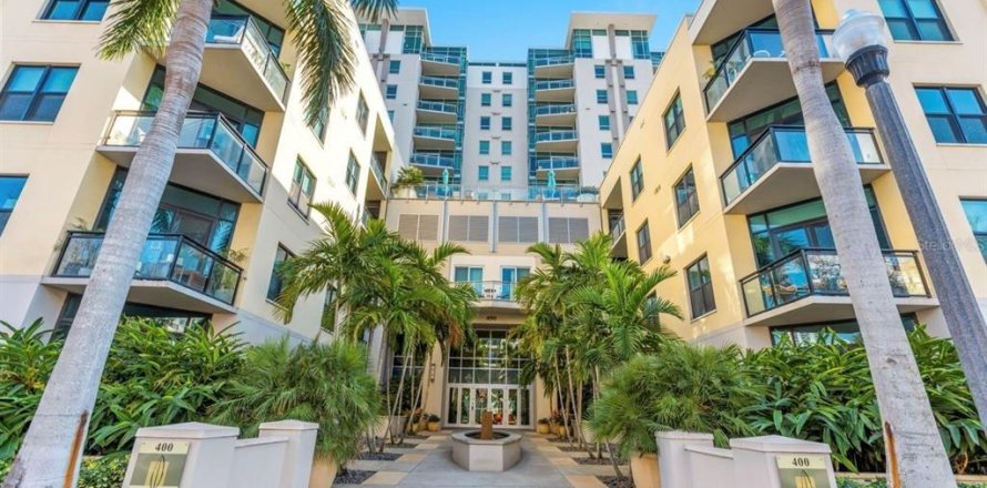 Condo in Saint Petersburg, Florida, 1 bedroom № 2196615
