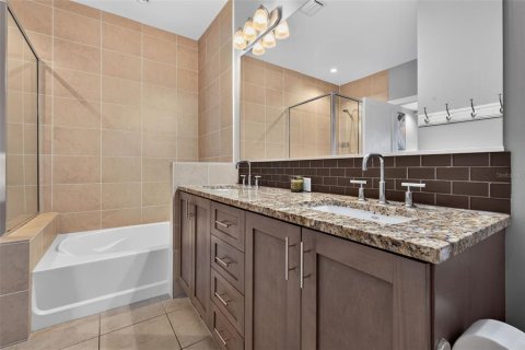 Condo in Saint Petersburg, Florida, 1 bedroom № 2196615 - photo 17