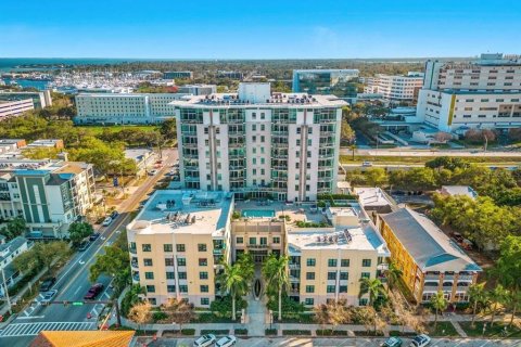 Condo in Saint Petersburg, Florida, 1 bedroom № 2196615 - photo 2